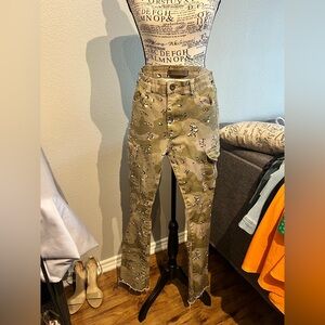 Patterned Cargo Split-Hem Utility Pants in Beige Olive